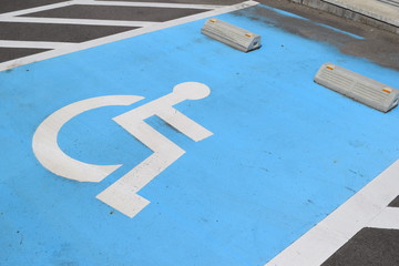 障害者用駐車場 車椅子マーク