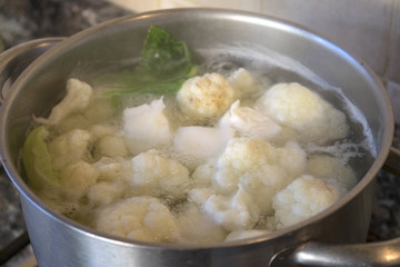 Fototapeta na wymiar boiling cauliflowers in a pot