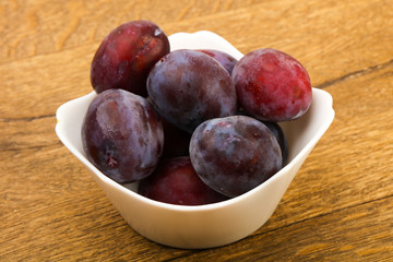 Plums in the bowl