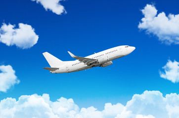 Fototapeta na wymiar Airplane in the sky cloudy but sunny day.