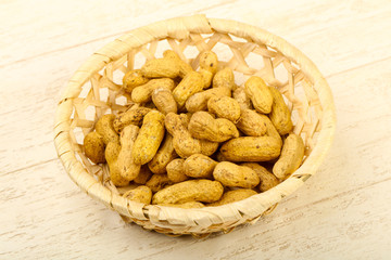 Unpeeled peanuts