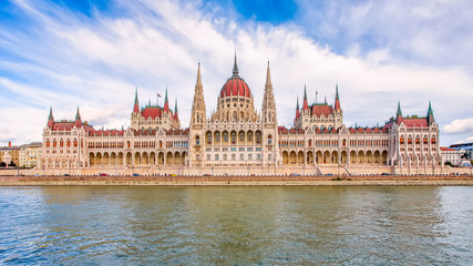 Naklejka premium The Hungarian Parliament Building on the bank of the Danube in Budapest
