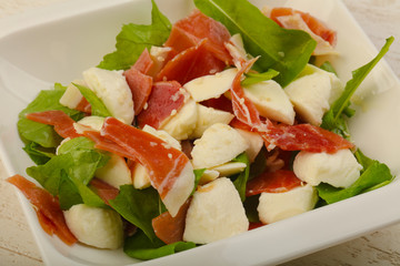 Salad with proscuitto, mozzarella