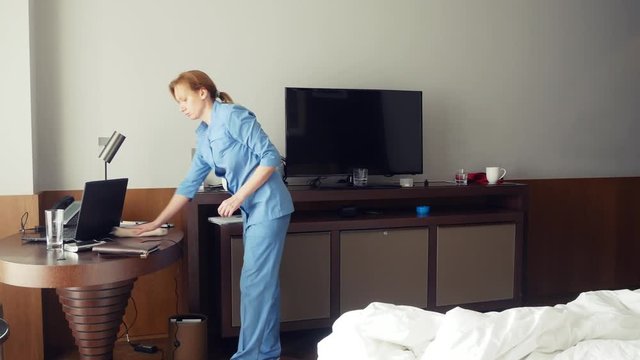 the maid steals money while cleaning the room in a five-star hotel. 4k.