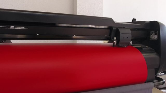Schneideplotter in Arbeit - Folienplotter