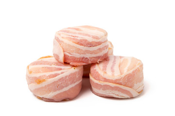 Ziegenfrischkäse im Speckmantel