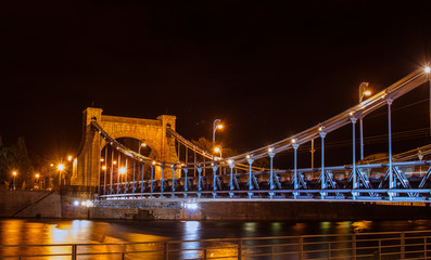 Fototapeta na wymiar Bridge in the center of the city. City ​​of bridges