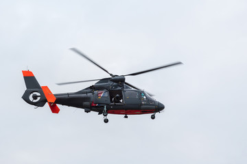 Fototapeta na wymiar hélicoptère en exercice