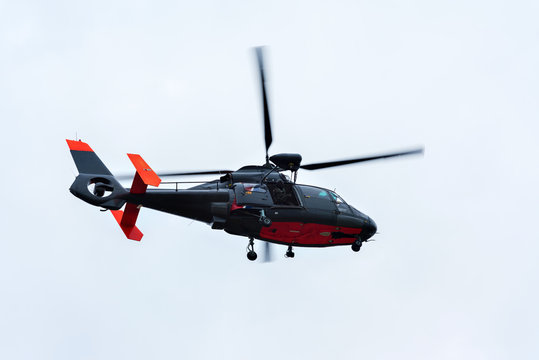 hélicoptère surveillant la côte à Calais