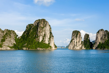 Fototapeta na wymiar Seascape of Ha Long bay in Ha Long, Quang Ninh province, Vietnam. Ha Long bay is natural haritage of the world.