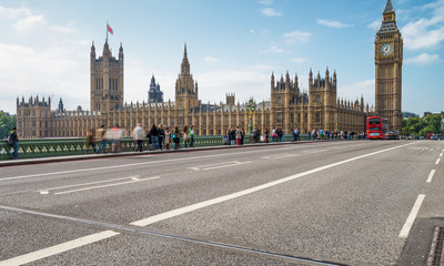 Fototapeta na wymiar Tourists along Westminster Bridge, long exposure shot
