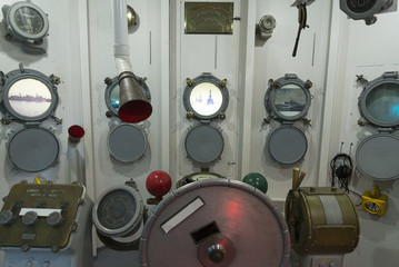 Place control in the old submarine.