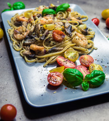 Spagetti mir Shrimps und Pilzen