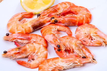 Prepared Shrimp with lemon closeup