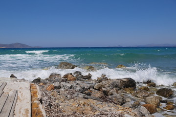 Fale na morzu w Grecji