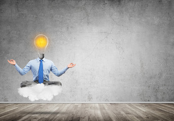 Obraz premium Businessman relaxing and waiting for inspiration