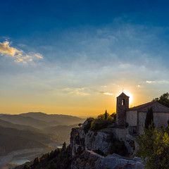 Obraz premium View of the Romanesque church of Santa Maria de Siurana at sunset in Siurana de Prades, Tarragona, Spain. Copy space for text.