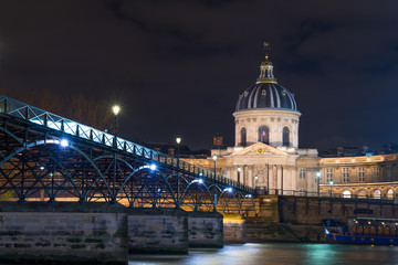 Fototapeta premium River Seine with Pont des Arts and Institut de France at night in Paris