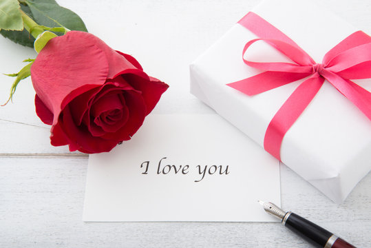 I love you, message woth rose and gift box