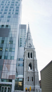 Gratte ciel et &eacute;glise, Canada