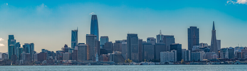 Obraz premium San Francisco Business District Seen From A-crossed The Bay At Treasure Island
