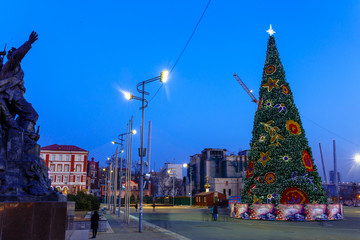 New Year's tree in the central square of Vladivostok. Preparing for the New Year 2018