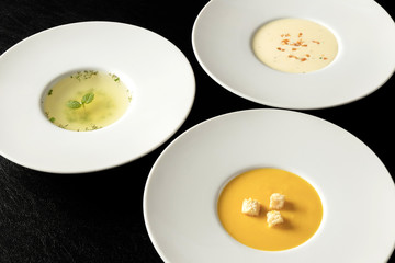 ３種のスープ　Vichyssoise,Consomme,potage