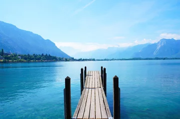 Selbstklebende Fototapete See / Teich Alte Bootsanlegestelle in der Nähe von Chateau de Chillon, Montreux, Schweiz am Genfer See?