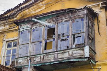 Fototapeta na wymiar Ruined balcony of the old house