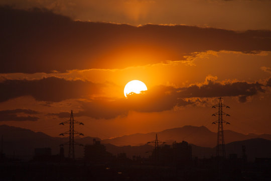 夕陽_夕方_太陽_鉄塔_電線_DUSK_SUN