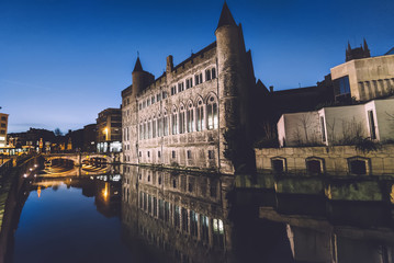 Fototapeta premium Gerald the Devil castle or Geeraard de Duivelsteen by night illumination. Famous gothic architecture building and tourist landmark in Ghent, East Flanders, Belgium.