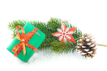 Obraz na płótnie Canvas Fir branch with Christmas gift and a red star