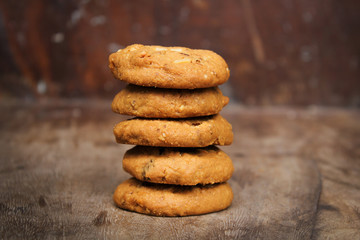 Fototapeta na wymiar Oatmeal raisin cookie isolated on a wooden background