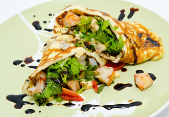 omelette with arucola and shrimps
