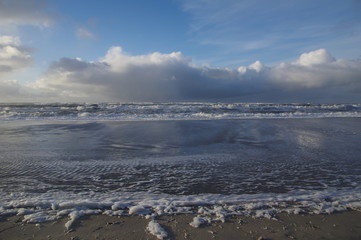 Fototapeta na wymiar Jütlands Nordseeküste mit Schaum