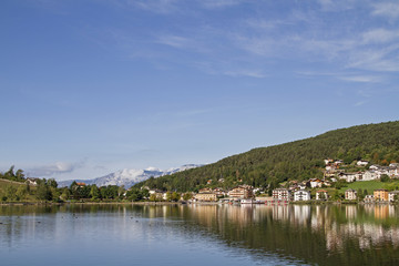 Fototapeta na wymiar Lago di Serraia