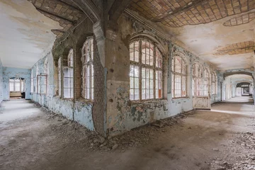 Selbstklebende Fototapete Altes Krankenhaus Beelitz Verlorener Flur
