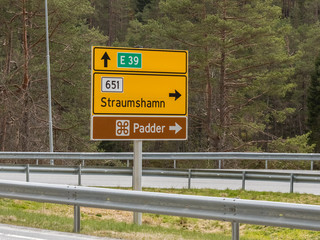 Fototapeta na wymiar Austefjorden in Volda, Norway - April 19, 2017: Sign pointing to Padder, meaning Toads in Norwegian.