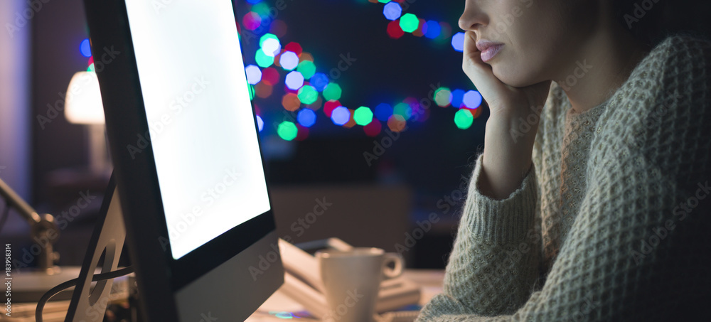 Poster Woman using a computer at home