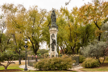 Obraz premium Madrid West Park with trees tinted by autumn colors
