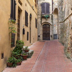 end of narrow street in Tuscany city in Italy