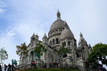 Obraz premium Basilique du Sacré-Cœur de Montmartre depuis la butte