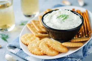 Foto op Plexiglas Feta cream cheese dill garlic dip with crackers © nata_vkusidey