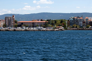 Canakkale Türkei-Hafenblick auf das Meer mit der Fähre