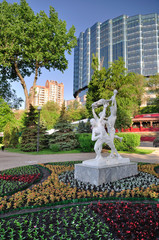 Obraz premium Embankment of Rostov-on-Don. Sculptural composition 