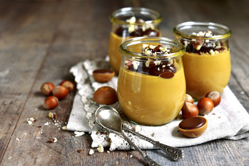 Caramel hazelnut pudding with chocolate.