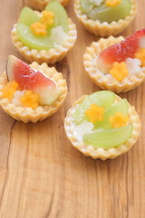 シャインマスカットのタルトとイチジクタルト