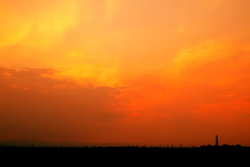 美しい空と都会の街並み