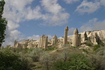 Capadocia, region de  Anatolia Central, en Turquía, que abarca partes de las provincias de Kayseri, Aksaray, Niğde y Nevşehir