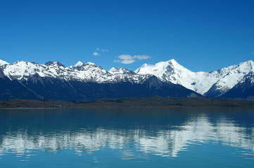 Reflet de la Cordillère des Andes dans l'eau